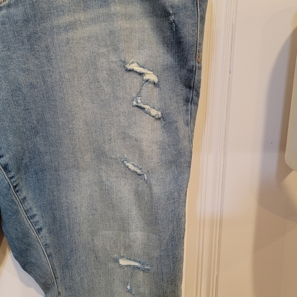 Torrid Light Wash Distressed Skinny Jeans Size 24R - Picture 11 of 17